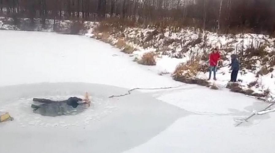 рыбак под лед