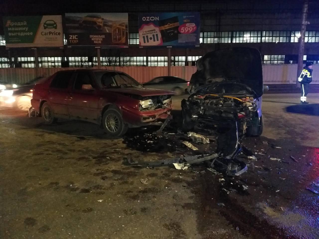 В Кирове столкнулись «Фольксваген» и «ВАЗ»: пострадали два человека | ВЯТКА  ОБЛАСТНАЯ