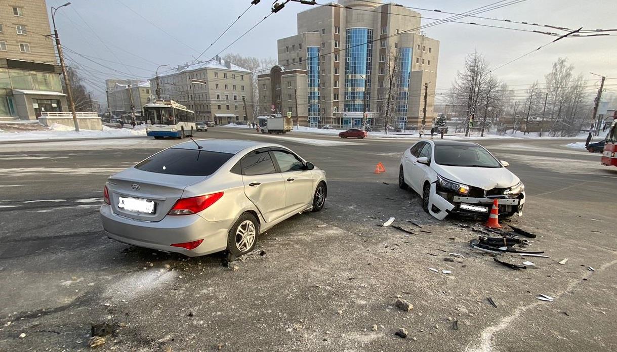 В Кирове в ДТП пострадал 19-летний молодой человек | ВЯТКА ОБЛАСТНАЯ