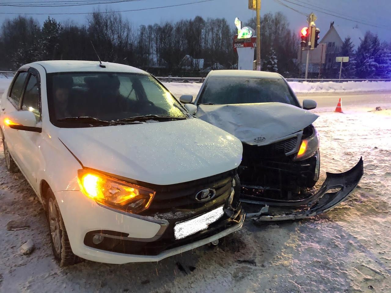 В Кирове в ДТП пострадала 32-летняя женщина | 19.12.2023 | Киров -  БезФормата